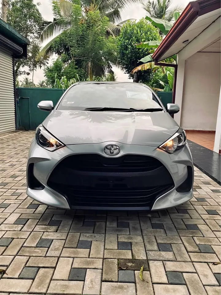 Compact car for Sri Lanka transfer service