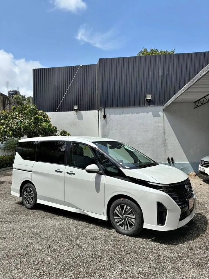 Private transfer MPV in Sri Lanka
