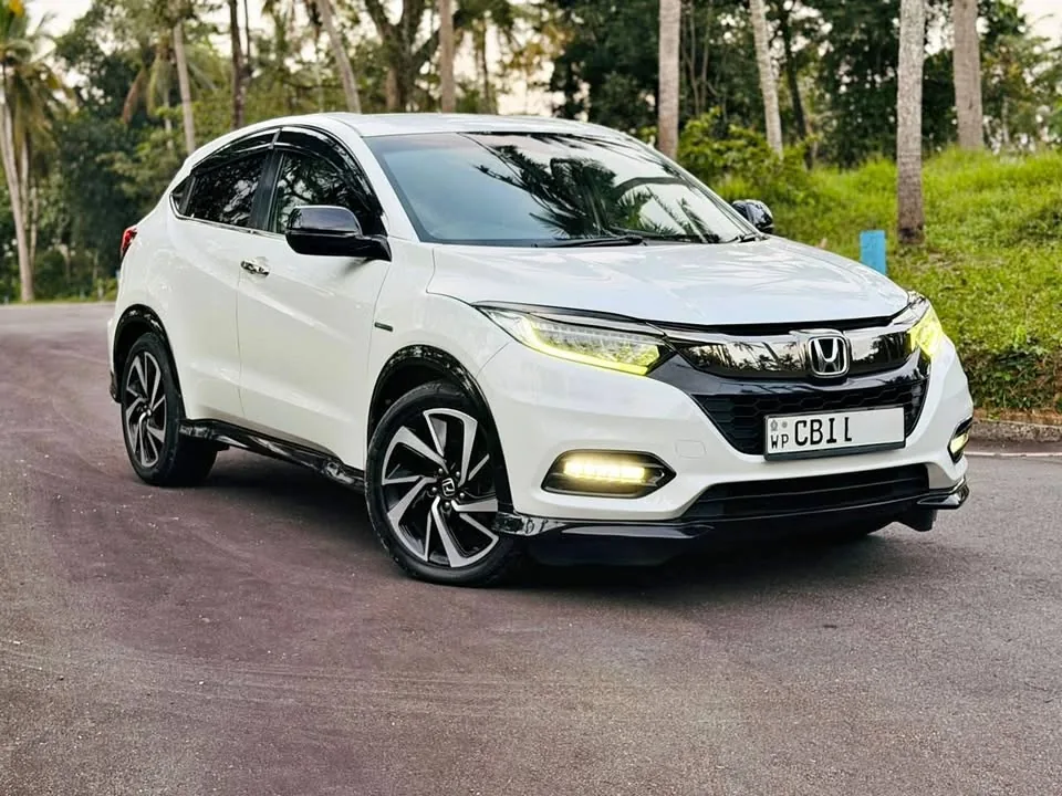 White private transfer crossover vehicle in Sri Lanka